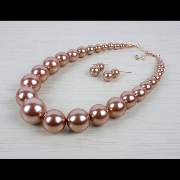 Faux pearl necklace and earring ring set - Picture 4 of 5